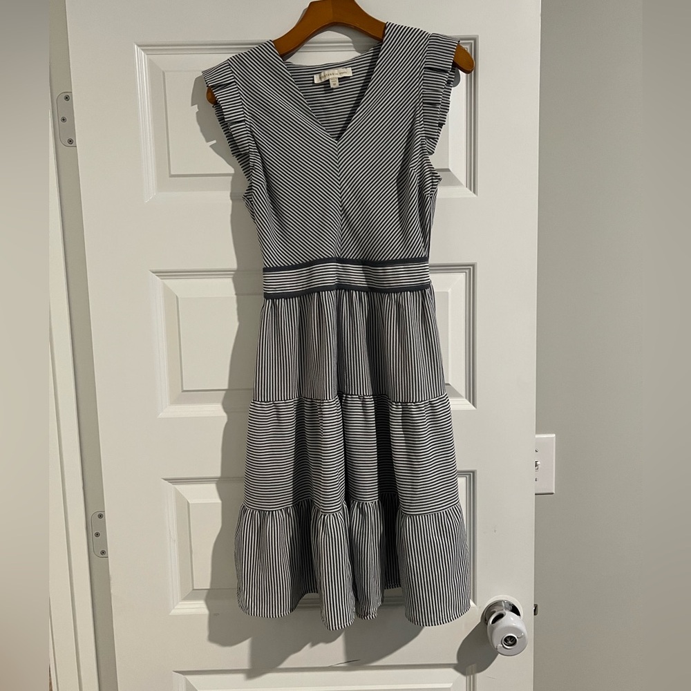 Monteau Los Angeles Gray and White Striped Tiered Dress Size Medium